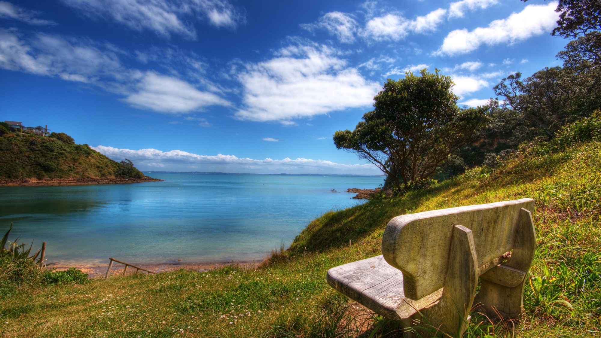 Wooden-chairs-and-blue-green-water_2560x1440-e1427237923839